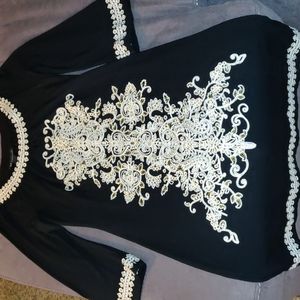 Dress embroider NWOT. Size small